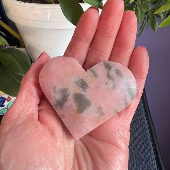 Pink Opal Heart‎ Carving (#4) - Picture 2 of 8